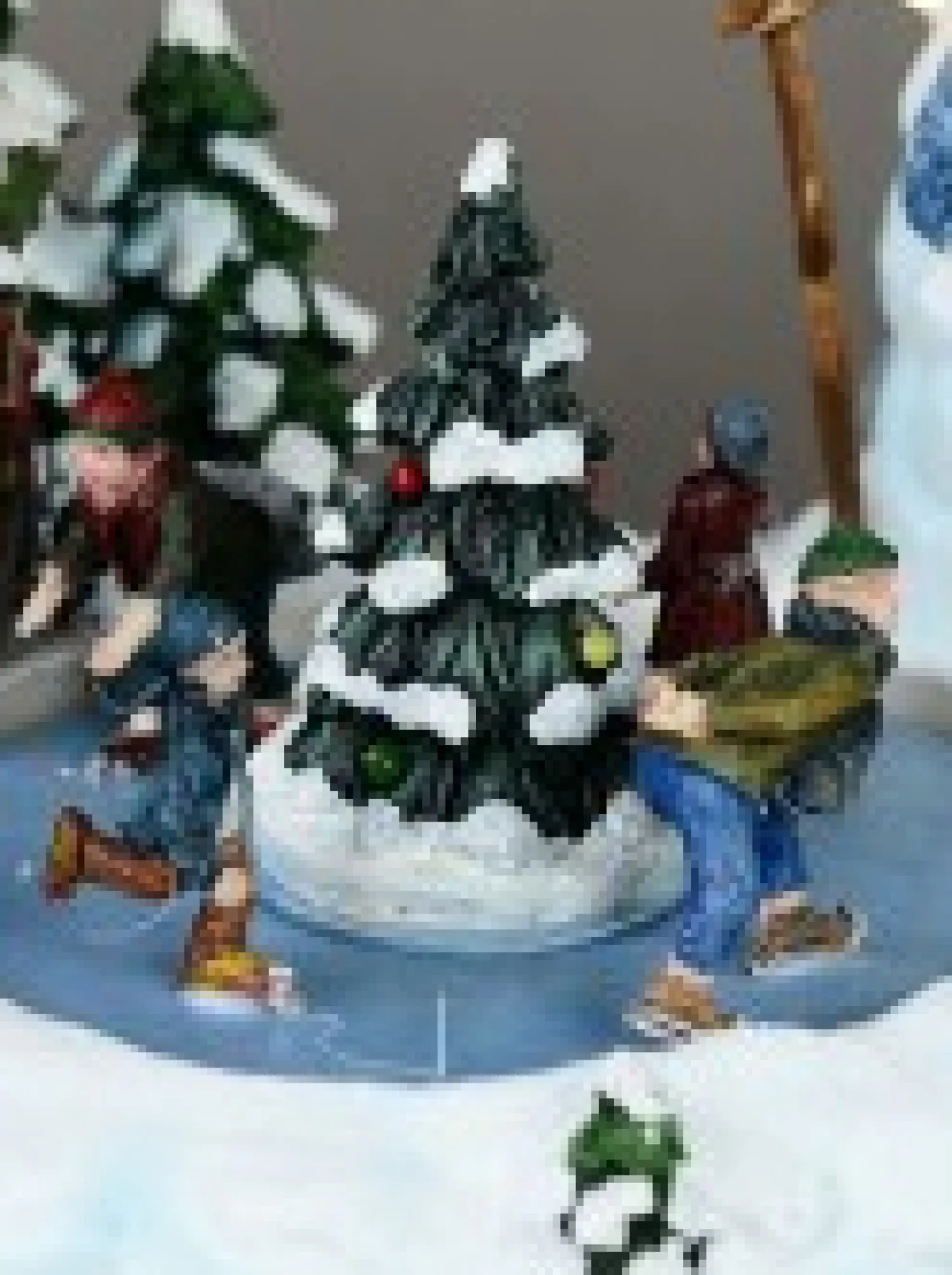 Christmas Warehouse Snow Day! Skating Around A Frozen Pond Christmas Village Scene - 26Cm> Christmas Village Scenes